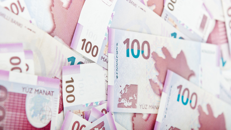 Azərbaycanda dövlət qulluqçularının aylıq vəzifə maaşları artırılıb