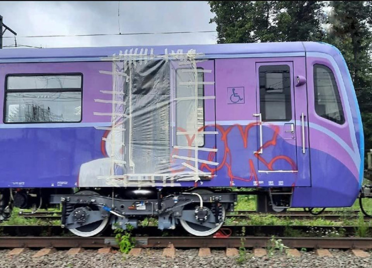Rusiyadan Bakıya yola düşən metro qatarları  vandalizmə məruz qalıblar