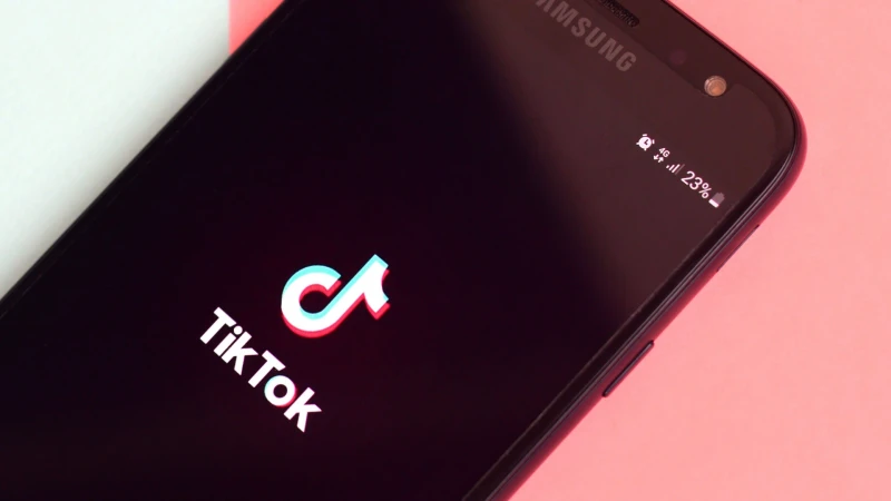 TikTokda yazılan şərhə görə adam bıçaqlayan şəxs: Məni məktəbin həyətinə görüşə çağırdı...