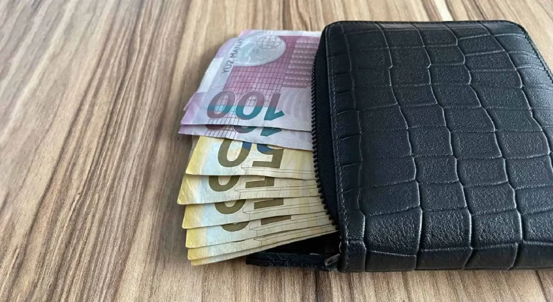 Tələbələrə ŞAD XƏBƏR - Bu gündən təqaüdlərin məbləği ARTIRILIR