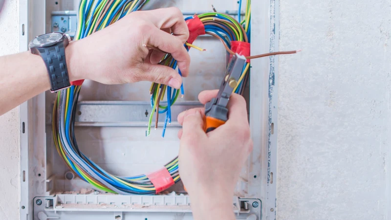 Məktəbdə 34 yaşlı şəxsi elektrik cərəyanı vuraraq öldürüb