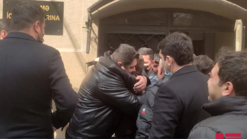 Rüşvət almaqda təqsirləndirilən sabiq gömrük əməkdaşlarına bəraət verilib