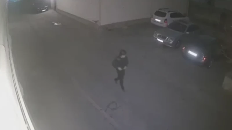 Avtomobilin şüşəsini sındıraraq oğurluq edən şəxs tutulub