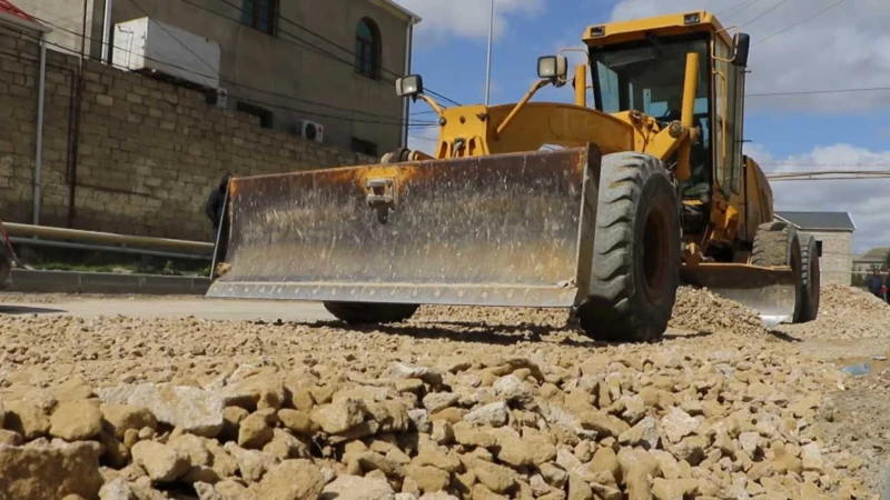 Bakının Yeni Suraxanı qəsəbəsində mərkəzi küçənin təmirinə başlanılıb
