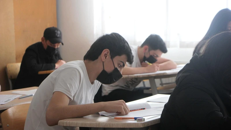 44 mindən çox abituriyent qəbul imtahanı verəcək