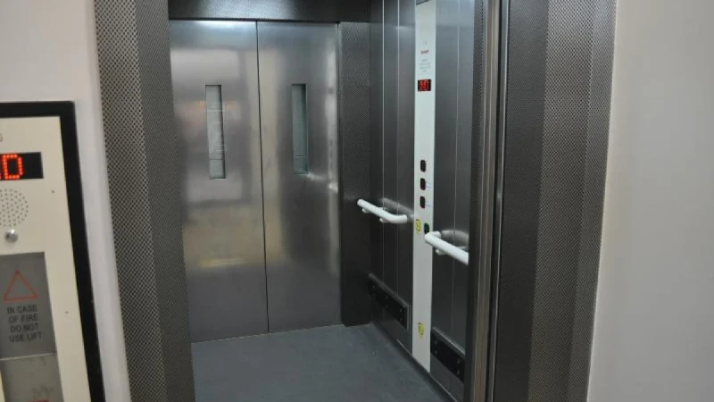 Bakıda restoranda lift qırılıb: 2 nəfər yaralanıb