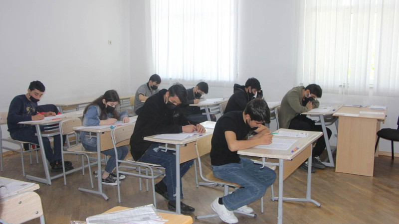 9-cu sinif buraxılış imtahanı zamanı şagirddən “ağıllı” saat aşkarlanıb