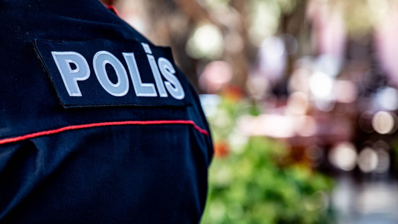 Lerikdə axtarışda olan şəxs və oğlu polisi yaba ilə yaralayıblar