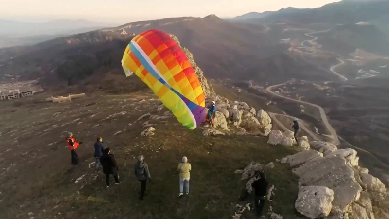 Şuşada son 30 ildə ilk dəfə paraplanda uçuş həyata keçirilib VİDEO