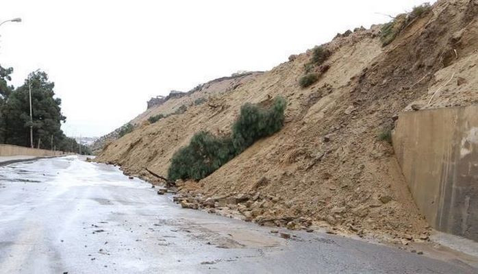 İsmayıllıda torpaq uçqunu: avtomobillərin hərəkəti dayanıb