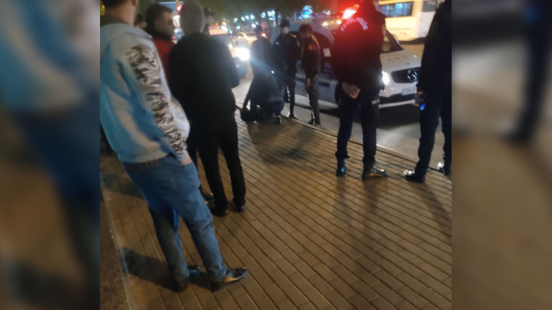 Bakıda metronun yanında bir şəxs intihara cəhd edib