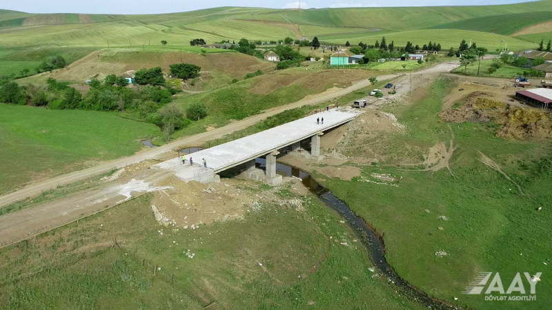 Cəlilabadda 14 yaşayış məntəqəsini birləşdirən yollar yenidən qurulur