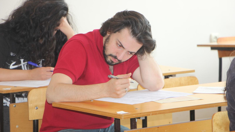 Kolleclərə və rezidenturaya qəbul imtahanları keçirilib