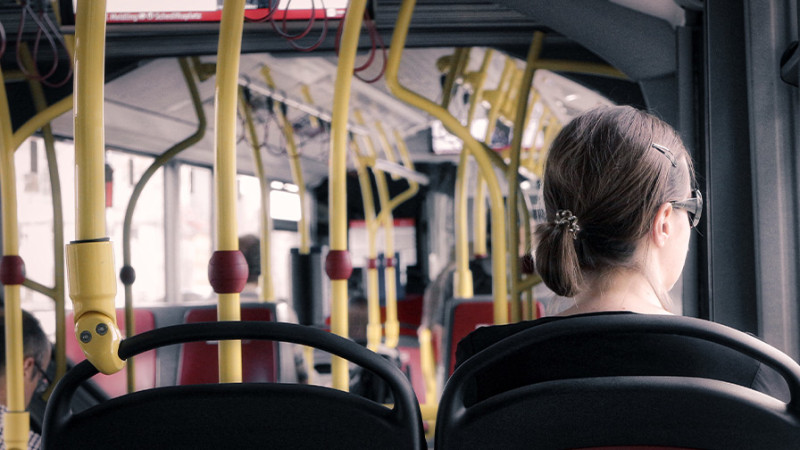 Avtobuslarda gənc qızlara qarşı seksual xarakterli hərəkətlər edən şəxs tutulub