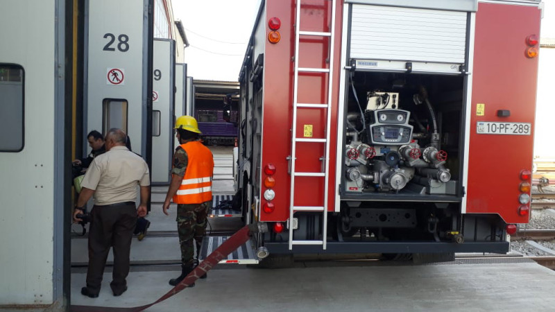 Bakıda üçmərtəbəli binada yanğın olub