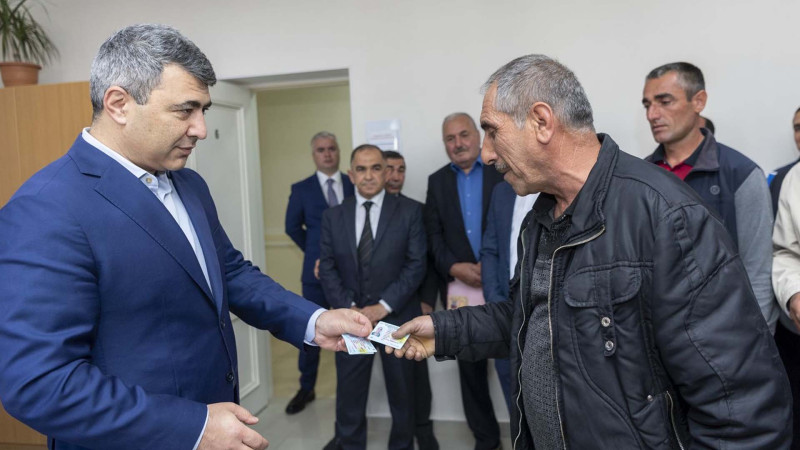 Nazir İnam Kərimov Qusarda vətəndaşları qəbul edib