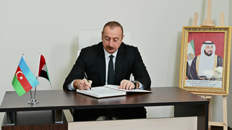 Prezident İlham Əliyev BƏƏ səfirliyində olub