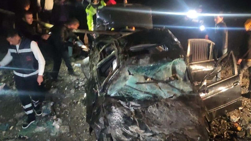 Şəkidə avtomobil çaya aşıb, iki nəfər xəsarət alıb