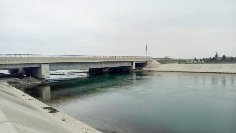 Sabirabadda avtomobil kanala aşıb: iki nəfər həlak olub