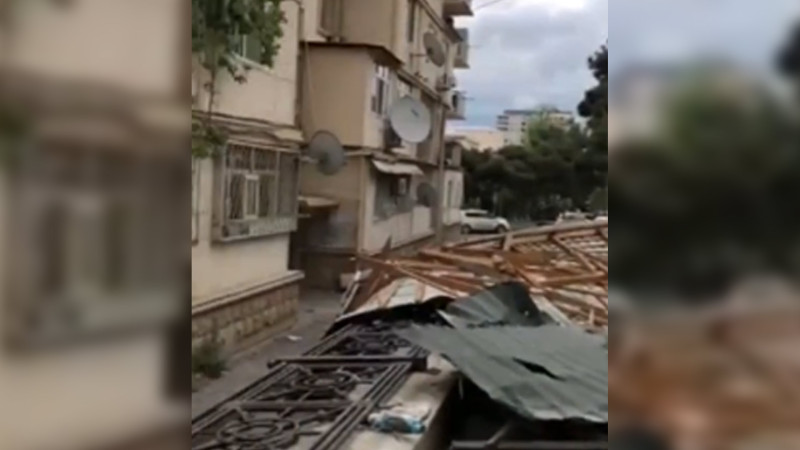 Bakıda külək xəstəxananın damını uçurub