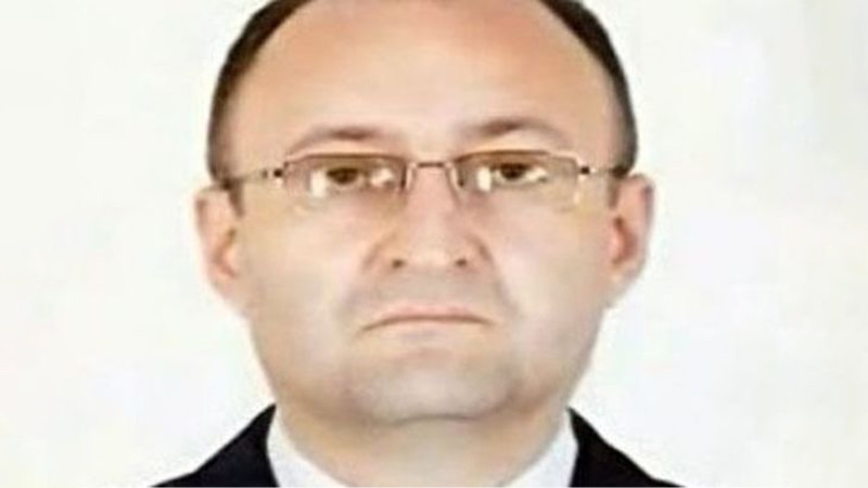 Ölkədən qaçan sabiq aparat rəhbəri axtarışa verilib