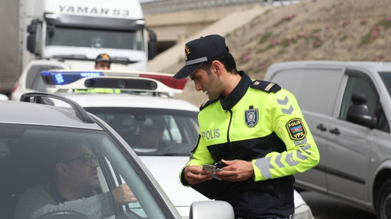 Lökbatanda avtomobillərin qanunsuz parklanması ilə bağlı reyd keçirilib
