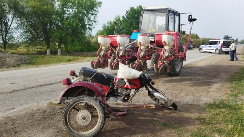 Salyanda motosikletlə traktor toqquşub: xəsarət alanlar var