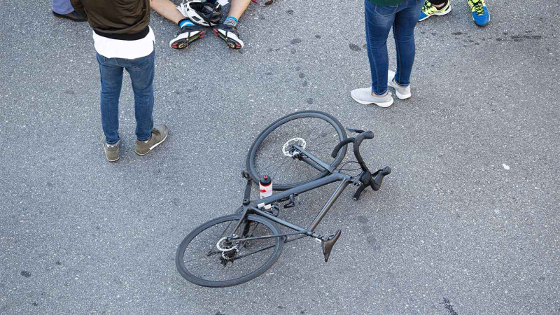 Ucarda qəza: avtomobil 18 yaşlı velosipedçini vuraraq öldürüb