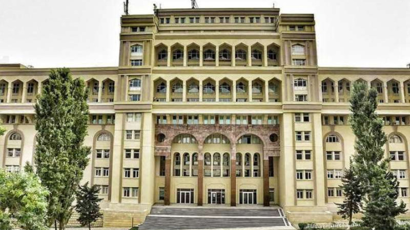 Tibb Universitetində tələbələrə hansı geyimə qadağa qoyulub?