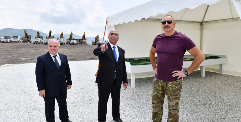 İlham Əliyev Laçın Beynəlxalq Hava Limanının tikintisi ilə tanış olub