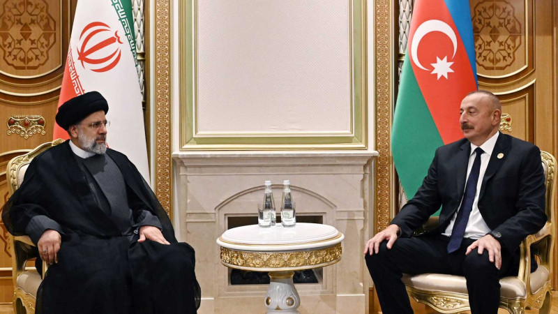 İlham Əliyev iranlı həmkarı Seyid İbrahim Rəisi ilə görüşüb