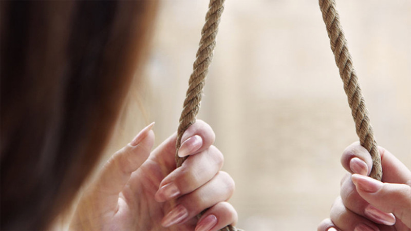 İsmayıllı: 2 uşaq anası intihar edib