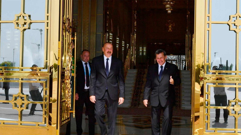 İlham Əliyev Türkmənistan Prezidenti ilə görüşüb YENİLƏNİB