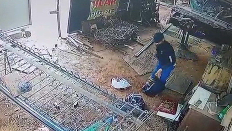 Paytaxtda sexdən oğurluq edən şəxs təhlükəsizlik kamerasına düşüb