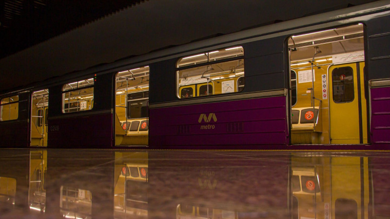 Metroda qatarda tüstülənmə baş verib, 3 dəqiqəlik yubanma olub