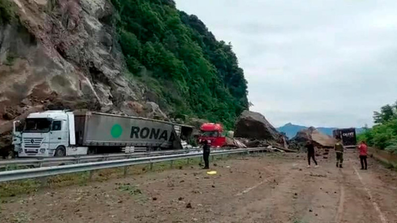 Türkiyədə torpaq uçqununda azərbaycanlı TIR sürücüsü həlak olub