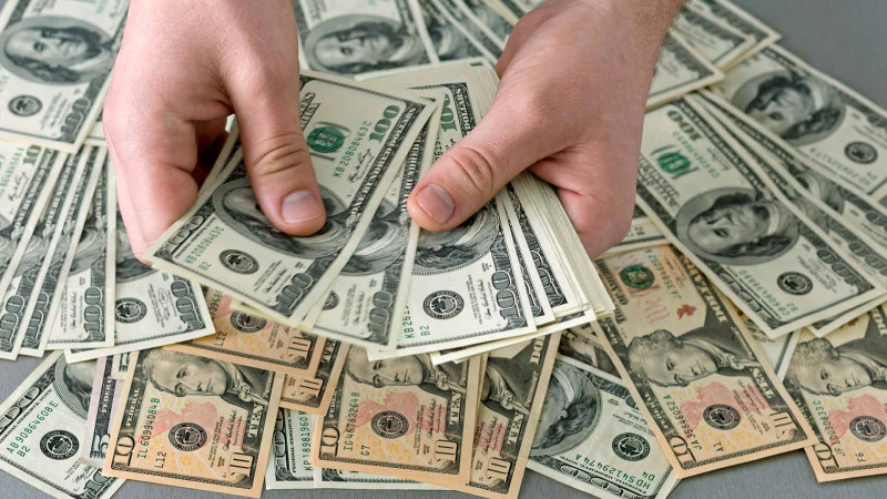 Dollar avro və funta qarşı bahalaşıb