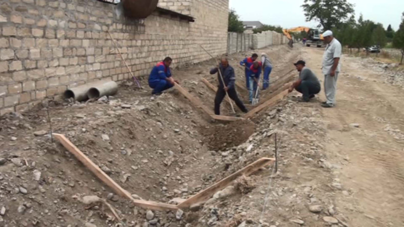 Samuxda beton kanal çəkilir