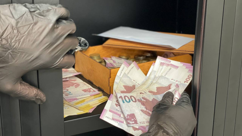 Qubada evdən 4 400 manat oğurlanıb
