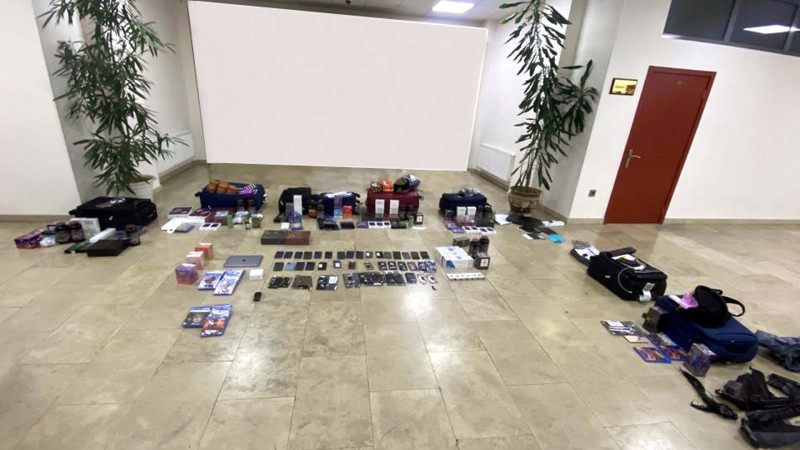 DGK: Külli miqdarda mobil telefonlar və müxtəlif məhsullar aşkar edilib