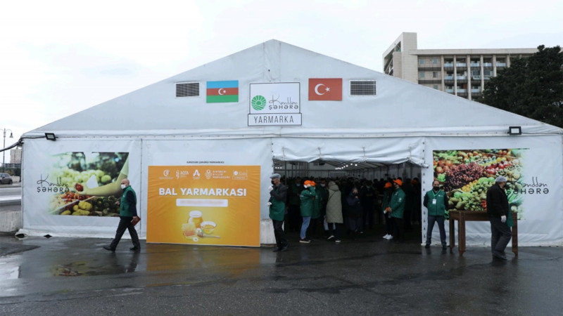 Bakıda təşkil olunan bal yarmarkasında Astara sakini döyülüb