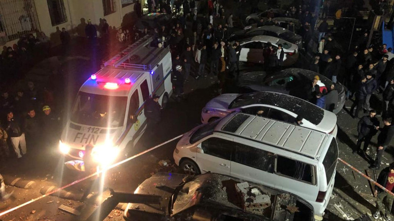 Xırdalanda yaşayış binasında partlayış olub, xəsarət alan var
