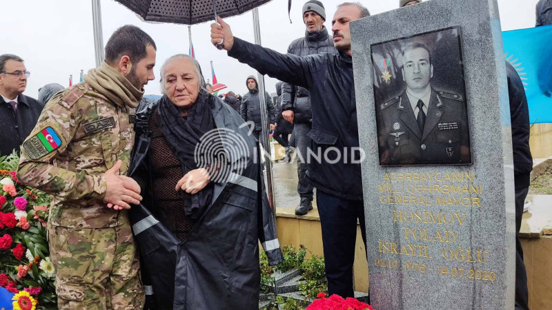 General-mayor Polad Həşimovun anası II Şəhidlər xiyabanını ziyarət edib
