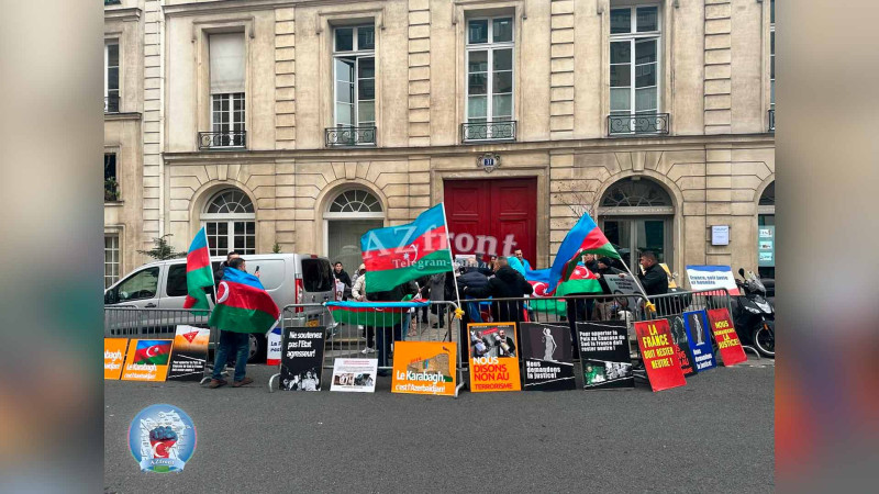 Представители азербайджанской диаспоры протестуют перед Сенатом Франции в Париже