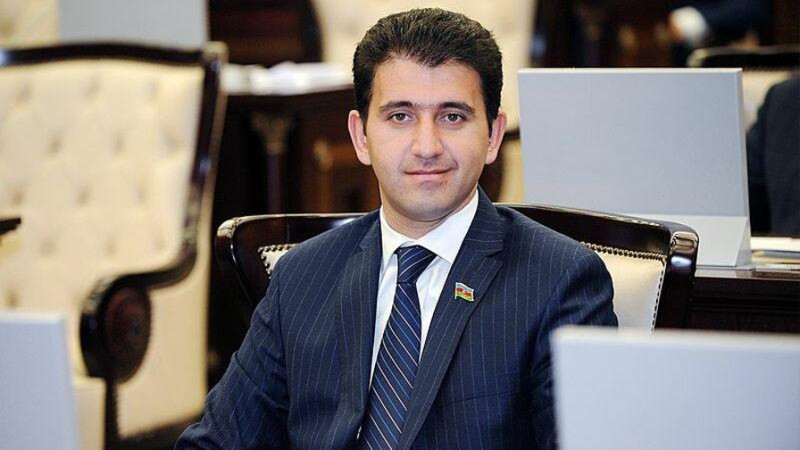 Deputat: müəllimlər və şagirdlər üçün ictimai nəqliyyat pulsuz olmalıdır