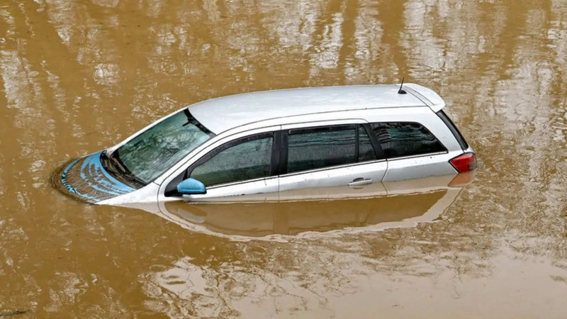 Yevlaxda bu gün toyu olacaq qız gözəllik salonuna gedərkən yol qəzasında ölüb
