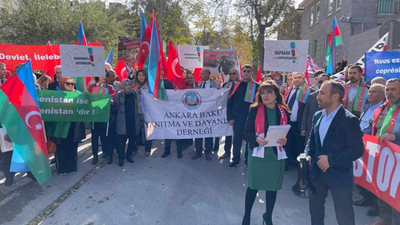 Fransanın Ankaradakı səfirliyi önündə Senatın qətnaməsinə qarşı etiraz aksiyası keçirilib