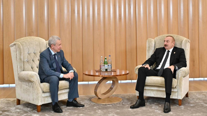 Prezident Rusiyanın “Yedinaya Rossiya” Partiyasının Ali Şurası Bürosunun üzvünü qəbul edib