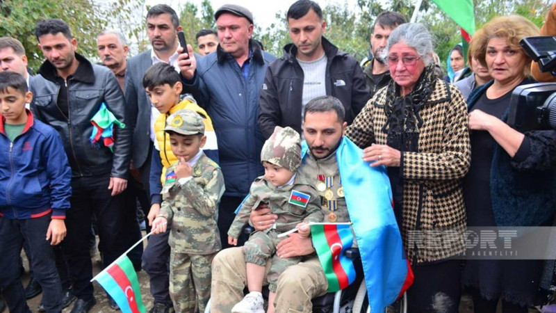 Türkiyədə iki ilə yaxındır müalicə alan qazi Vətənə qayıdıb