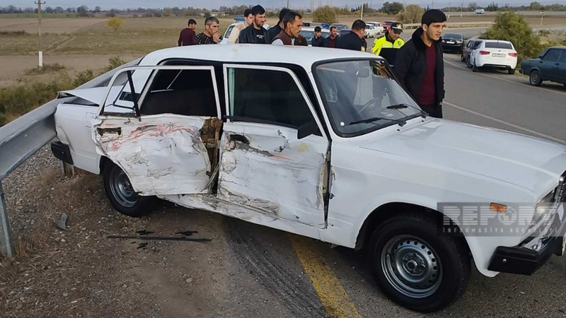 Kürdəmirdə iki avtomobilin toqquşması nəticəsində xəsarət alanlar olub
